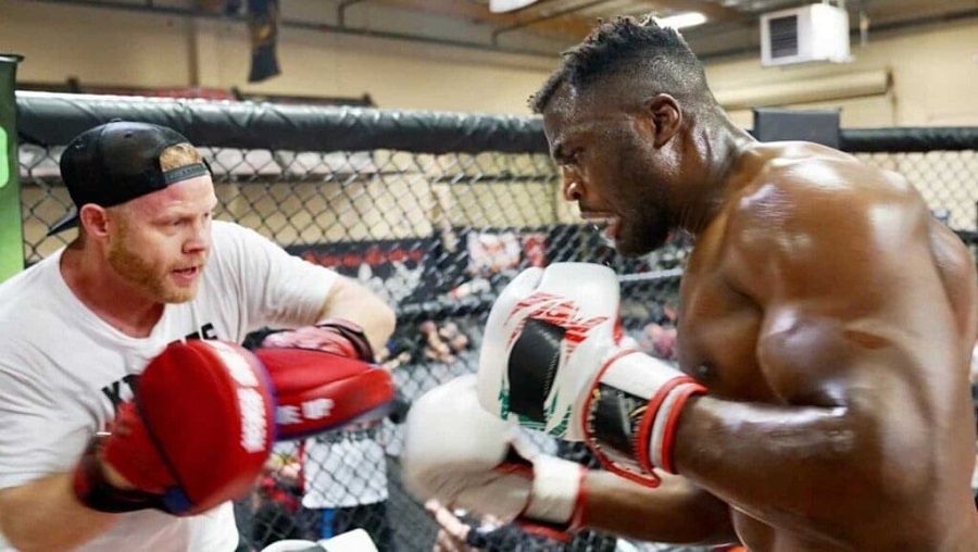 Francis Ngannou fait pleurer son entraîneur