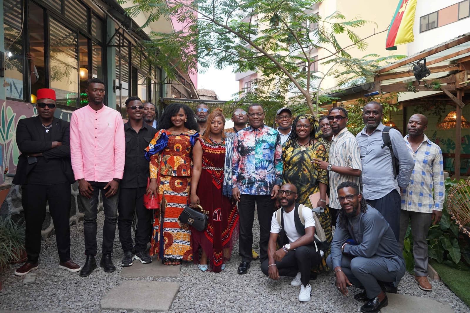 Le Pr. Maurice Kamto rencontre les artistes à Yaoundé