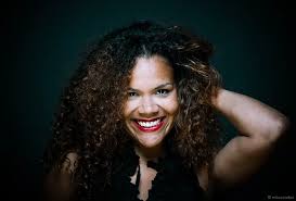 La Camerounaise d&rsquo;origine Corinne Wellong est la voix Française de Mallory Bellarie dans « Beauty in black ».