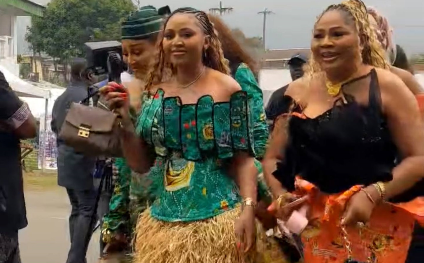 Regina Daniels célèbre le 08 mars au Cameroun