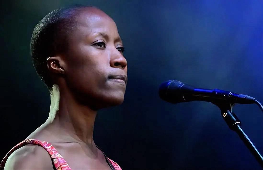 BELGIQUE : La chanteuse malienne Rokia Traoré condamnée à 02 ans de prison avec sursis