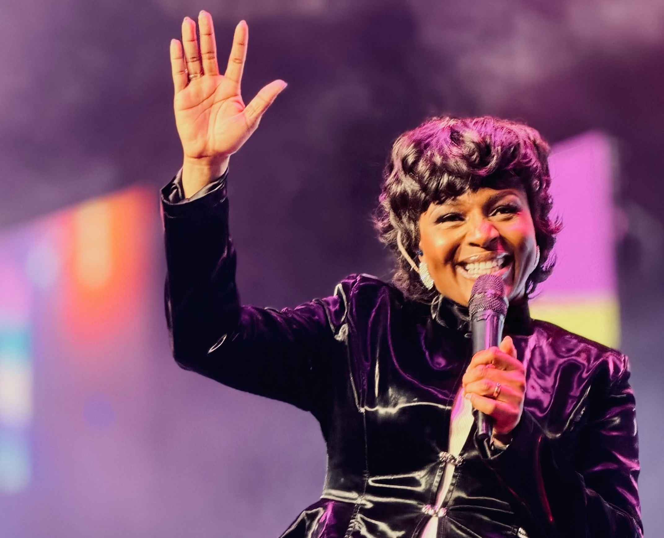 Dena Mwana: l&rsquo;artiste gospel congolaise enflamme le Palais des Sports pour le lancement de Mulema Gospel Talent