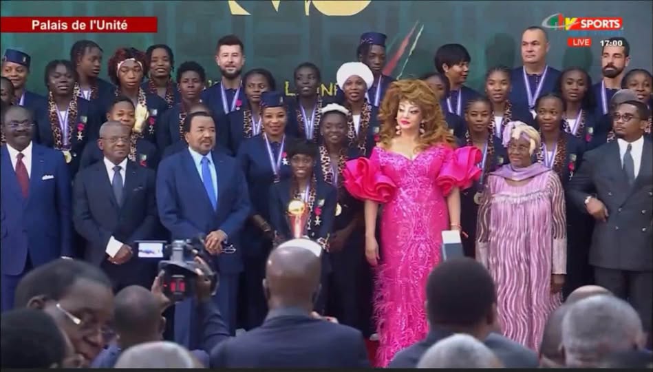 Visite des Lionnes Indomptables au palais de l&rsquo;Unité: le chef de l&rsquo;Etat promet une maison à chaque joueuse