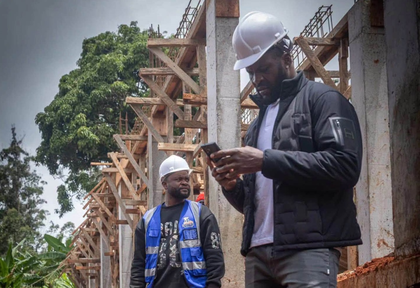 Francis Ngannou construit un hôtel à Batié
