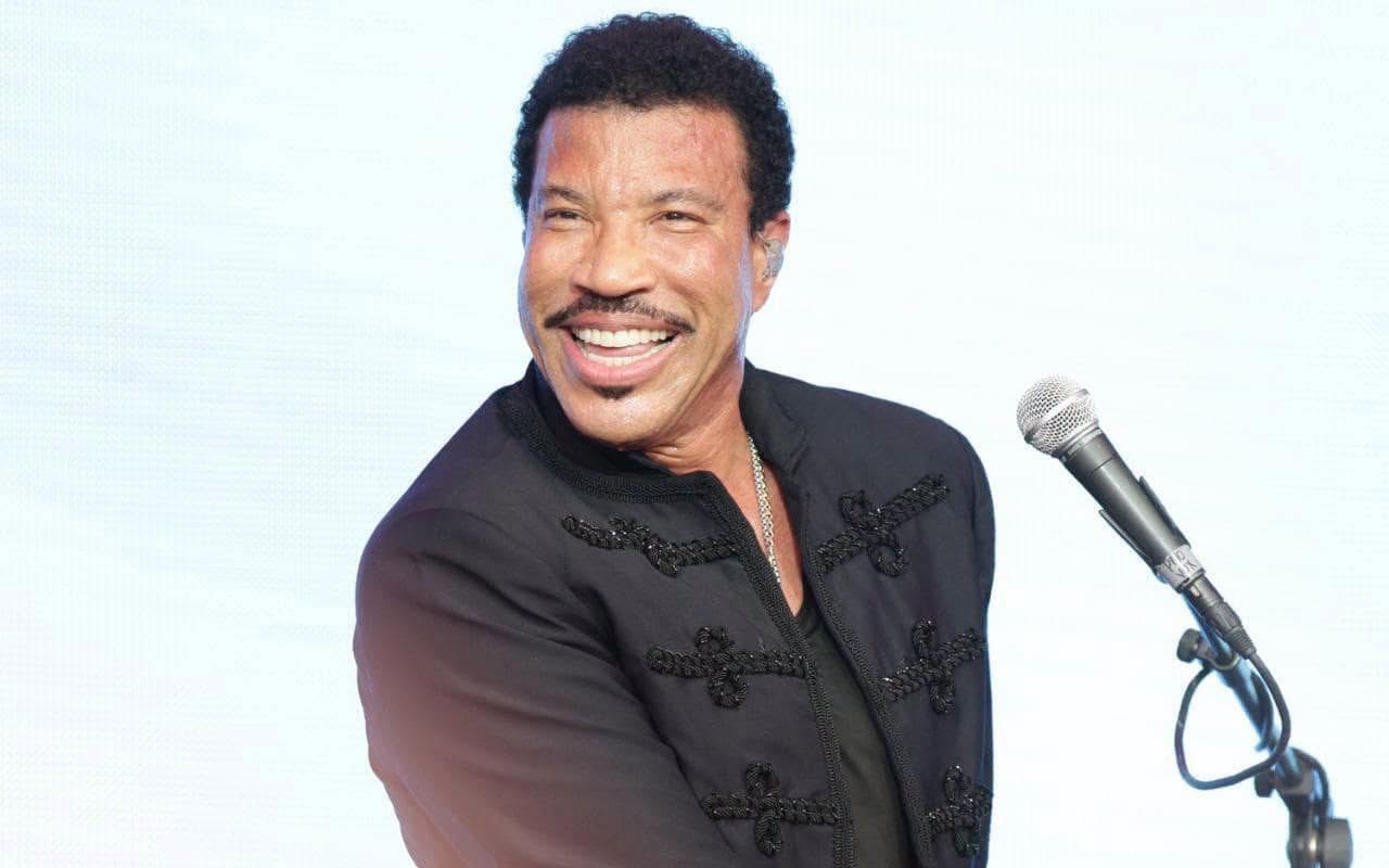 Etats-Unis: Le chanteur Lionel Richie admis en soins intensifs